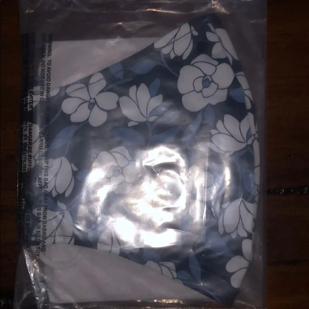 Bundle  New Draper James Face Mask & Ipsy Bag